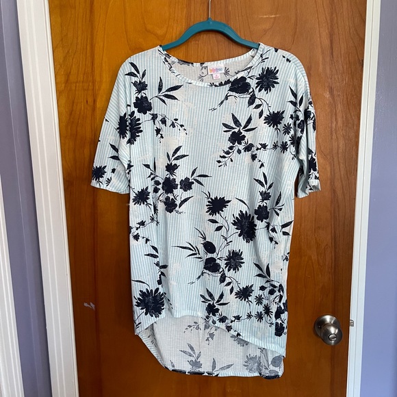 Lularoe Irma top - Picture 1 of 4